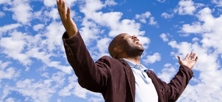 5655-man-praise-worship-blue-sky-gettyimages-digit